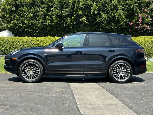 Used 2023 Porsche Cayenne AWD/4WD image 2
