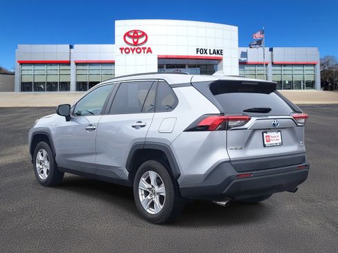 Used 2021 Toyota RAV4 LE image 3