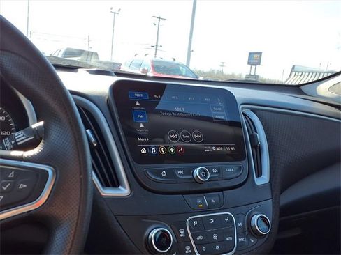 Used 2024 Chevrolet Malibu LT image 11