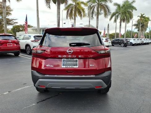 Used 2023 Nissan Rogue SV image 5
