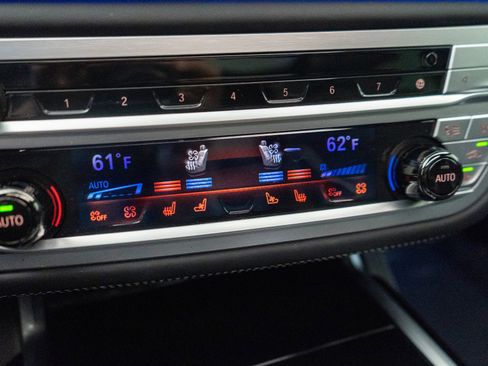 Used 2022 BMW ALPINA B7 xDrive w/ Luxury Rear Seating Package image 29