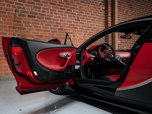 Used 2019 Bugatti Chiron image 26