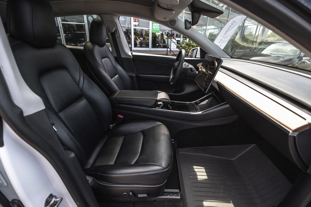 Used 2021 Tesla Model Y Long Range AWD/4WD image 21
