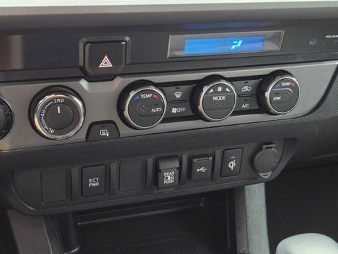 Certified 2022 Toyota Tacoma TRD Off-Road AWD/4WD image 32