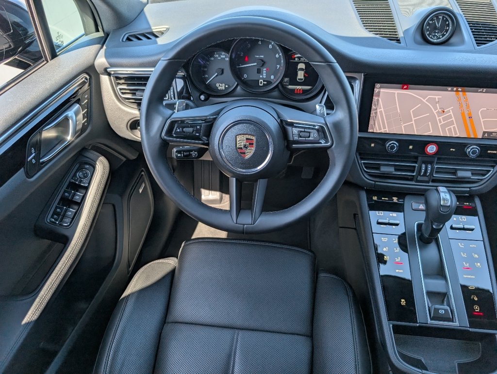 Certified 2025 Porsche Macan AWD/4WD image 19