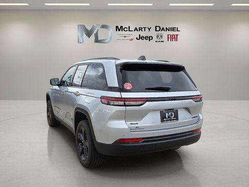 New 2025 Jeep Grand Cherokee Limited w/ Black Appearance Package AWD/4WD image 4