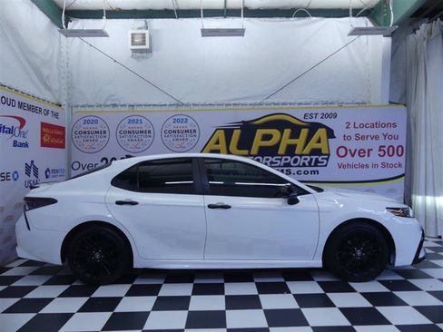 Used 2021 Toyota Camry SE FWD image 27