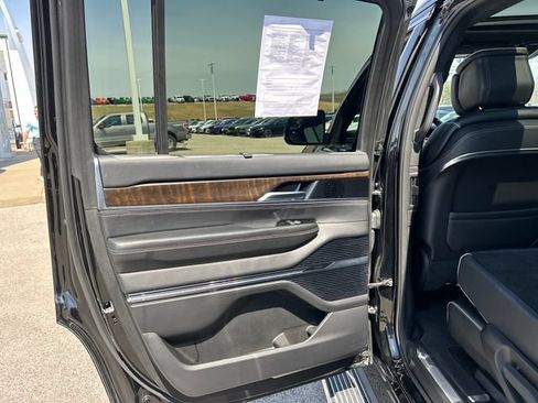 Used 2023 Jeep Grand Wagoneer Series II w/ Flexible Seating Group AWD/4WD image 43
