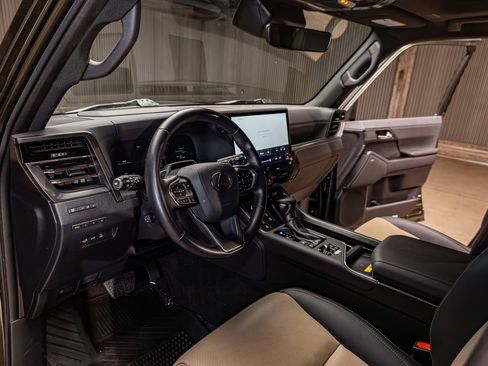 Used 2024 Lexus GX 550 image 13