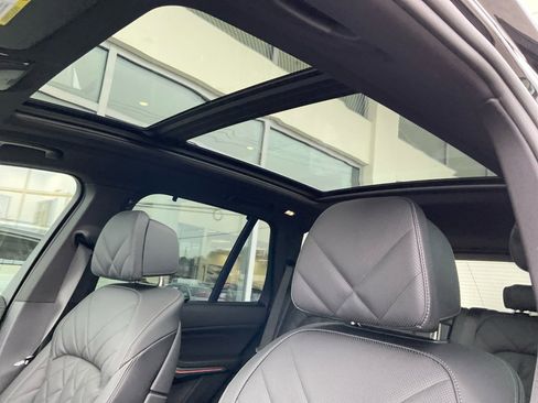 Certified 2025 BMW X5 xDrive40i w/ Executive Package image 21