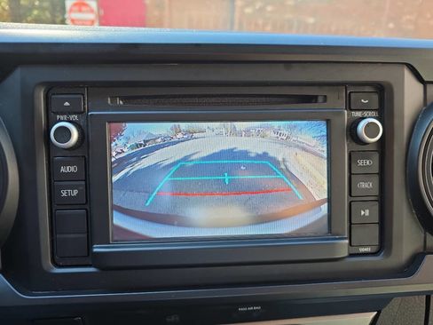 Used 2019 Toyota Tacoma SR image 15