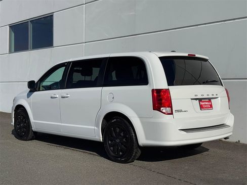 Used 2018 Dodge Grand Caravan SE w/ UConnect Hands-Free Group image 5