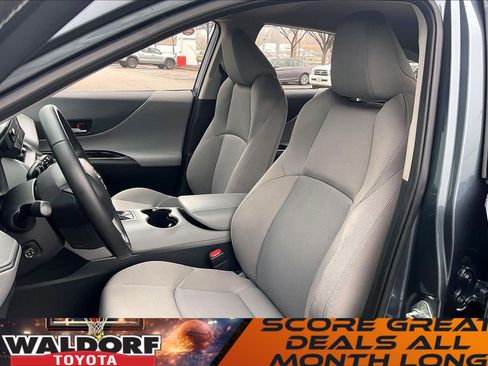 Used 2023 Toyota Venza LE image 29