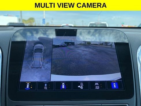 Used 2023 Chevrolet Equinox LT image 8