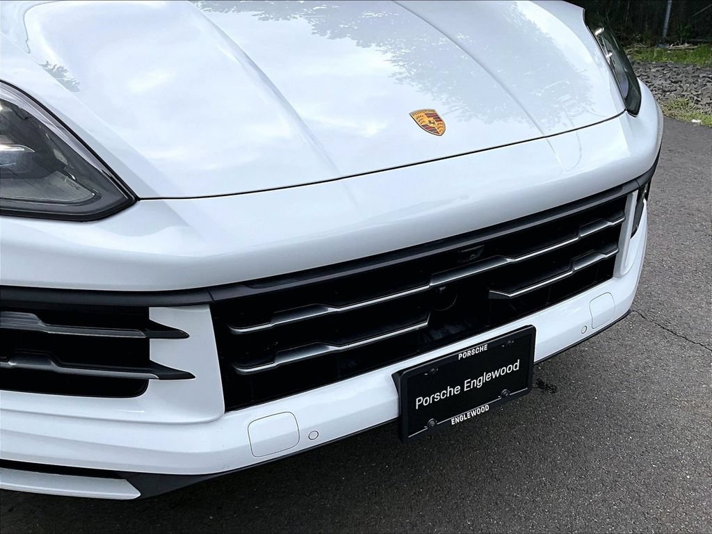 Certified 2024 Porsche Cayenne AWD/4WD image 32