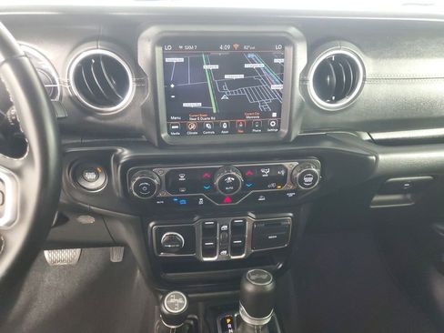 Used 2021 Jeep Wrangler Unlimited Sahara AWD/4WD image 16