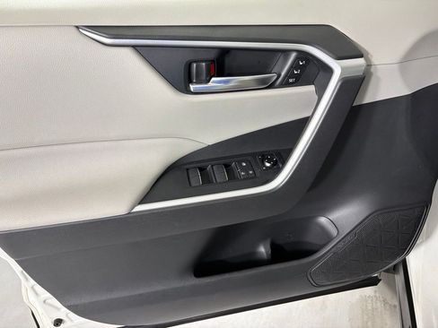 Used 2021 Toyota RAV4 XLE Premium AWD/4WD image 14
