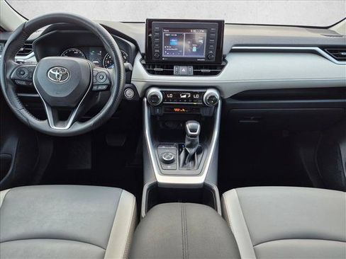 Used 2022 Toyota RAV4 XLE Premium AWD/4WD image 18