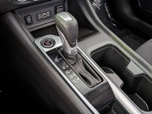 Used 2025 Nissan Sentra SV FWD image 18