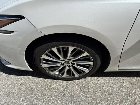 Used 2020 Lexus ES 300h w/ Premium Package FWD image 13