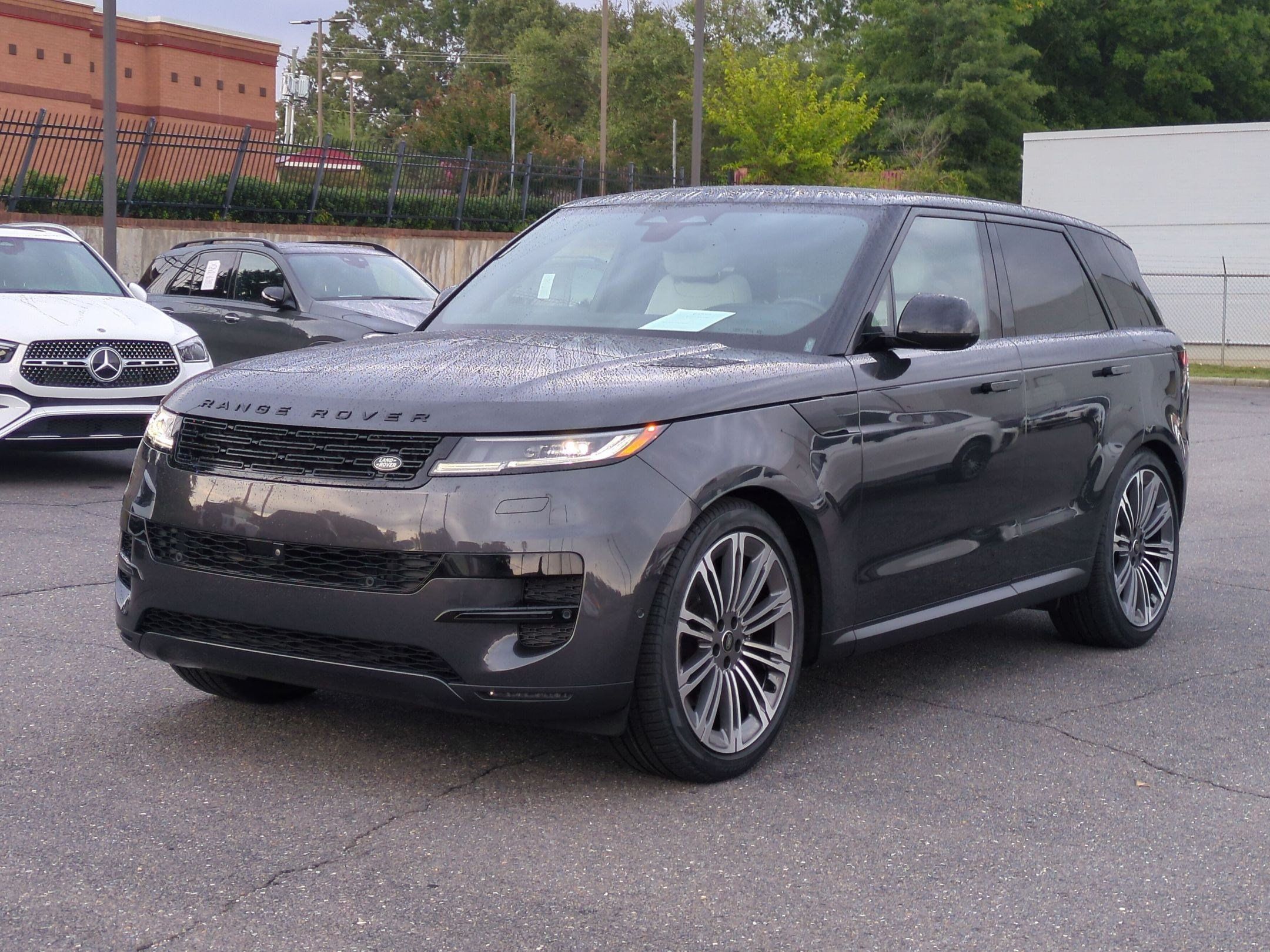 Used 2024 Land Rover Range Rover Sport SE AWD/4WD image 7