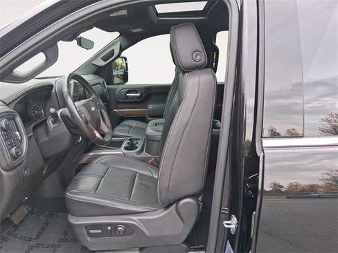 Used 2022 Chevrolet Silverado 2500 High Country w/ Z71 Off-Road Package image 9