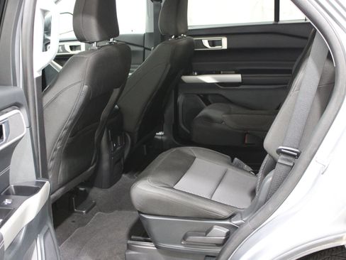 Used 2023 Ford Explorer XLT AWD/4WD image 19