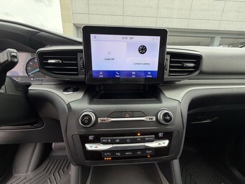 Used 2020 Ford Explorer XLT image 13