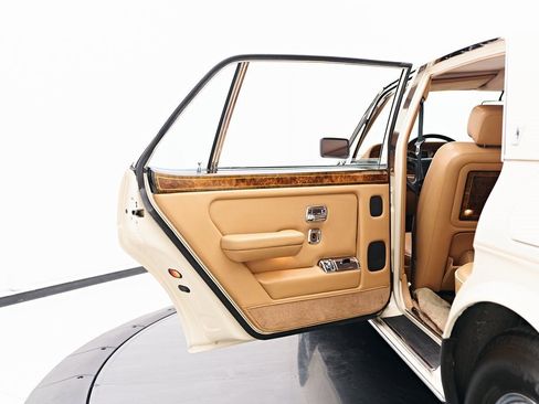Used 1990 Rolls-Royce Silver Spur image 43