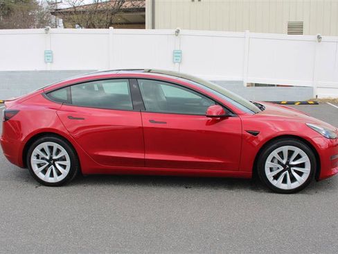 Used 2022 Tesla Model 3 Standard Range image 9