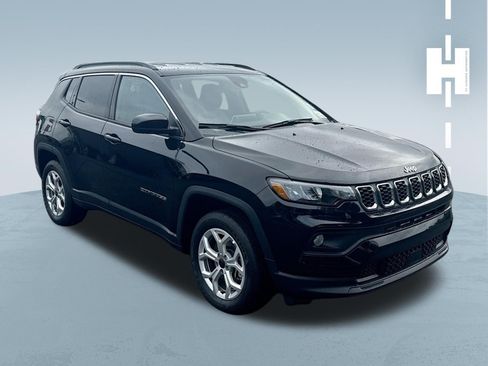 Used 2025 Jeep Compass Latitude AWD/4WD image 1