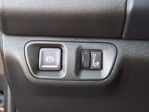 Used 2023 GMC Acadia SLT w/ LPO, Floor Liner Package FWD image 23