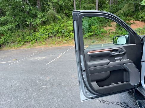 Used 2025 GMC Sierra 1500 Denali w/ Technology Package AWD/4WD image 13