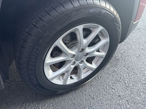 Used 2016 Jeep Cherokee Sport image 25