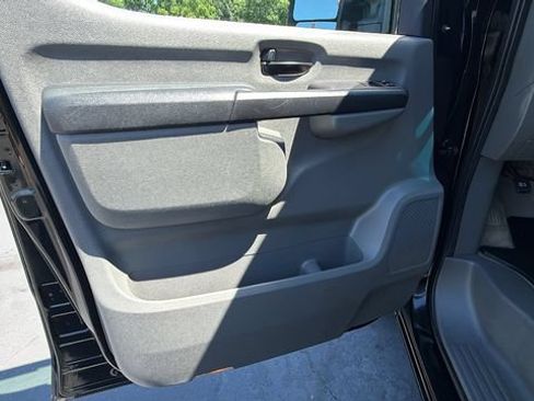 Used 2018 Nissan NV 3500 SL RWD image 13