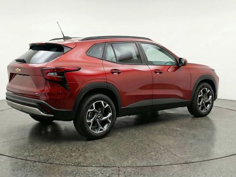 Used 2025 Chevrolet Trax LT FWD image 7