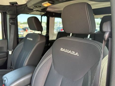 Used 2017 Jeep Wrangler Unlimited Sahara w/ Dual Top Group AWD/4WD image 13