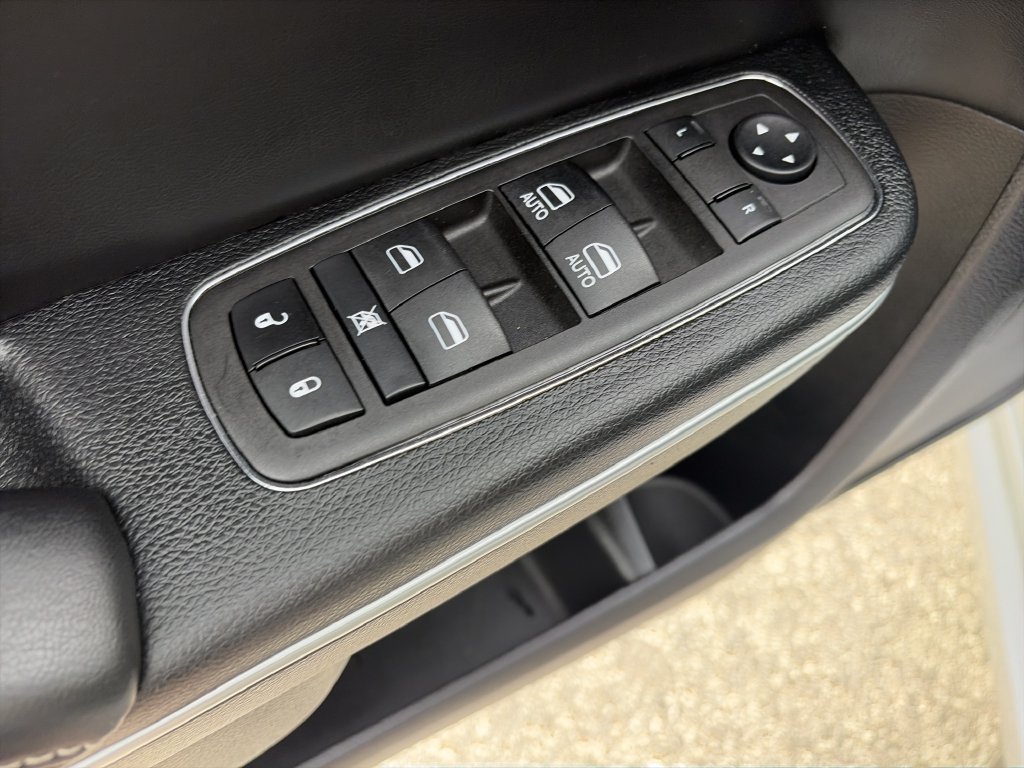 Used 2023 Chrysler 300 S RWD image 18
