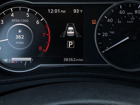 Used 2025 Nissan Versa SV FWD image 34