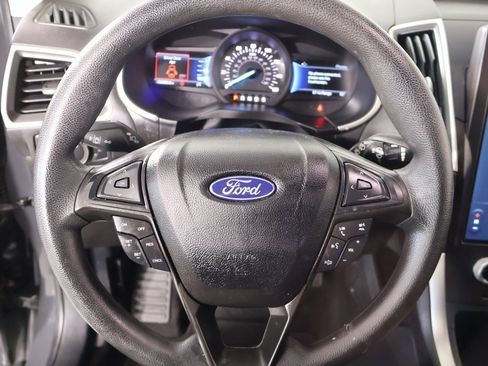 Used 2021 Ford Edge SE image 3