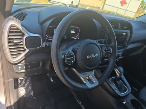 Used 2024 Kia Soul LX w/ Option Group 015 FWD image 15