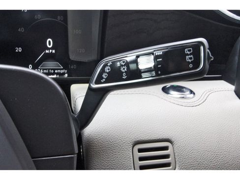 Used 2021 Lincoln Navigator Reserve w/ Luxury Package RWD image 22