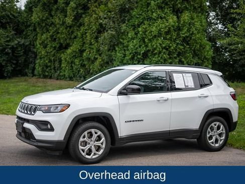 Used 2024 Jeep Compass Latitude AWD/4WD image 8