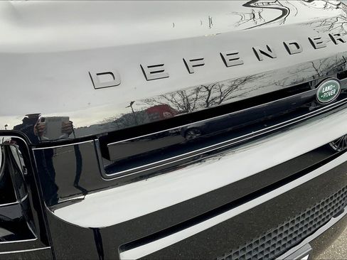 Used 2024 Land Rover Defender 110 V8 image 30