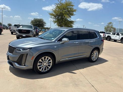 Used 2022 Cadillac XT6 Premium Luxury w/ Technology Package FWD image 1