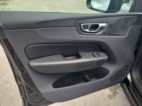 Used 2019 Volvo XC60 T6 Momentum w/ Multimedia Package image 19