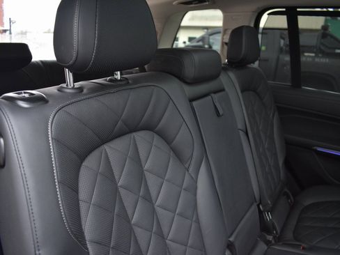 Used 2025 BMW X7 xDrive40i w/ Premium Package image 28