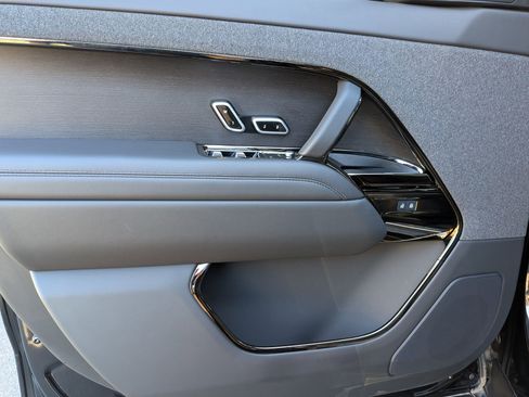 Used 2025 Land Rover Range Rover Sport Dynamic SE image 12