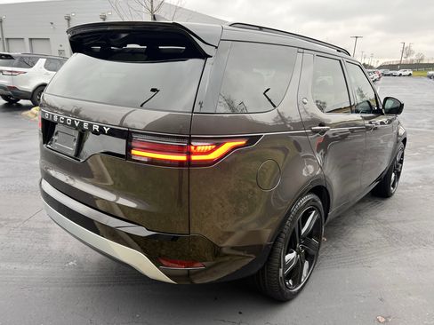 Certified 2024 Land Rover Discovery Metropolitan Edition image 6