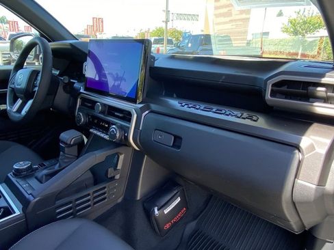 Certified 2025 Toyota Tacoma TRD Off-Road image 17
